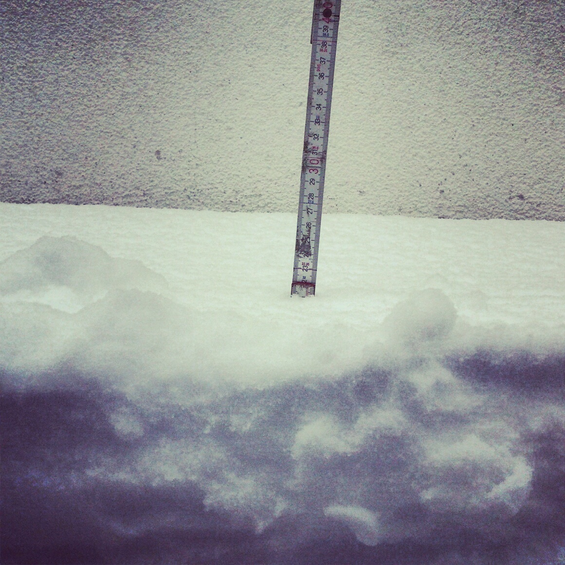 knappe 30 cm Neuschnee über Nacht