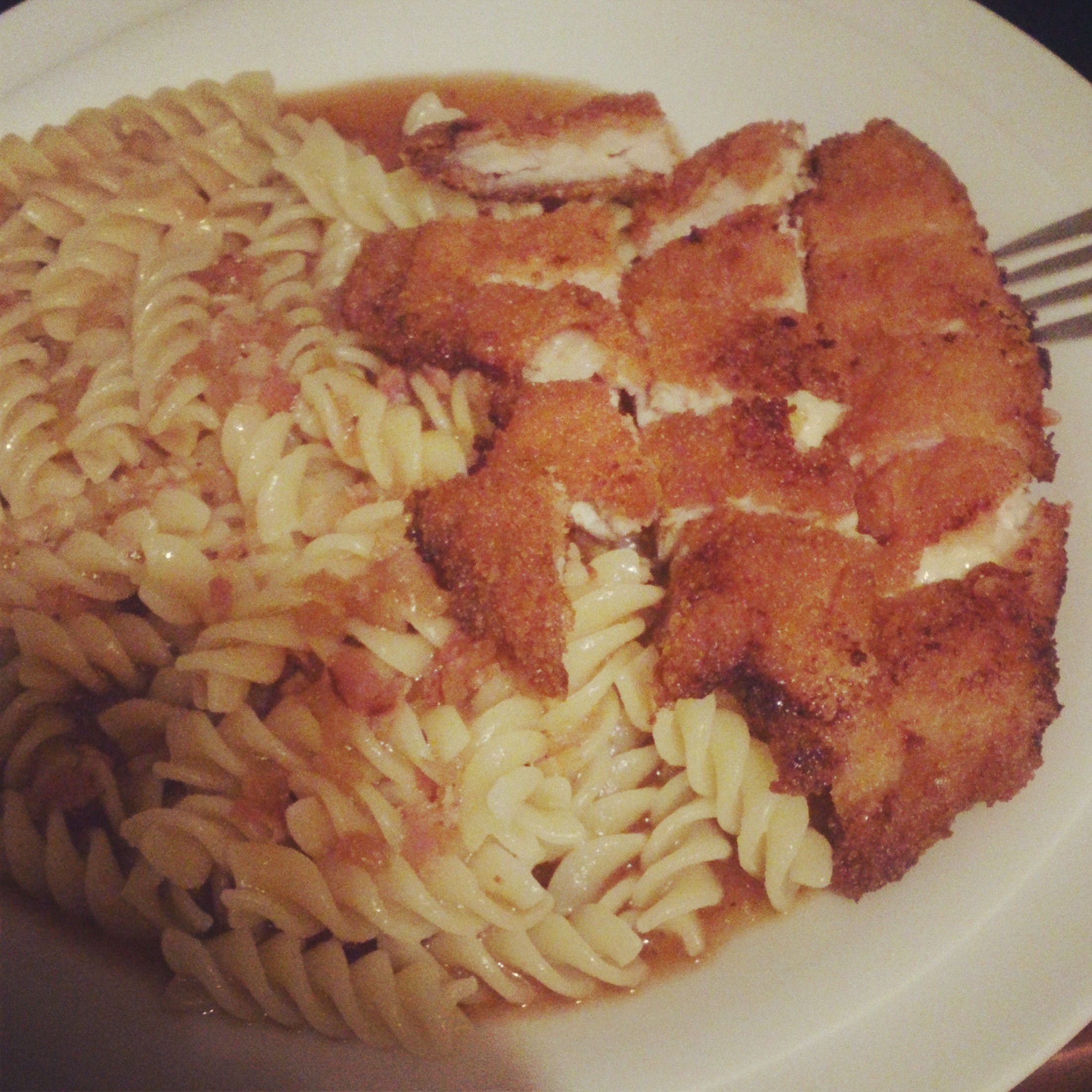 Abendessen: Cordon Bleue mit Nudeln und Sauce